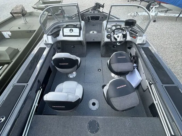 Slide: The Image of Tracker Targa V-18 WT 2016 - 8