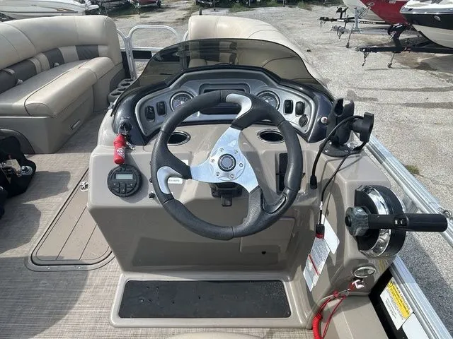 Slide: The Image of Sun Tracker SportFish™ 22 XP3 2021 - 10