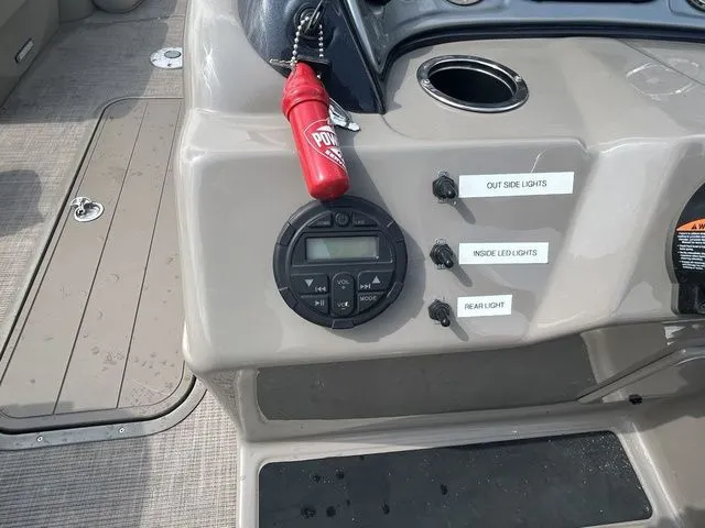 Slide: The Image of Sun Tracker SportFish™ 22 XP3 2021 - 12