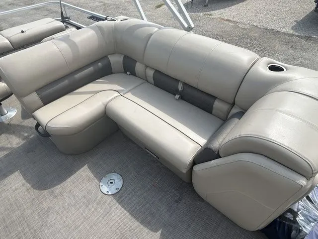 Slide: The Image of Sun Tracker SportFish™ 22 XP3 2021 - 9