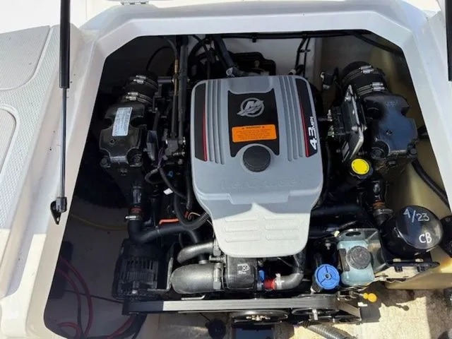 Slide: The Image of Chaparral 19 H2O Sport 2014 - 8