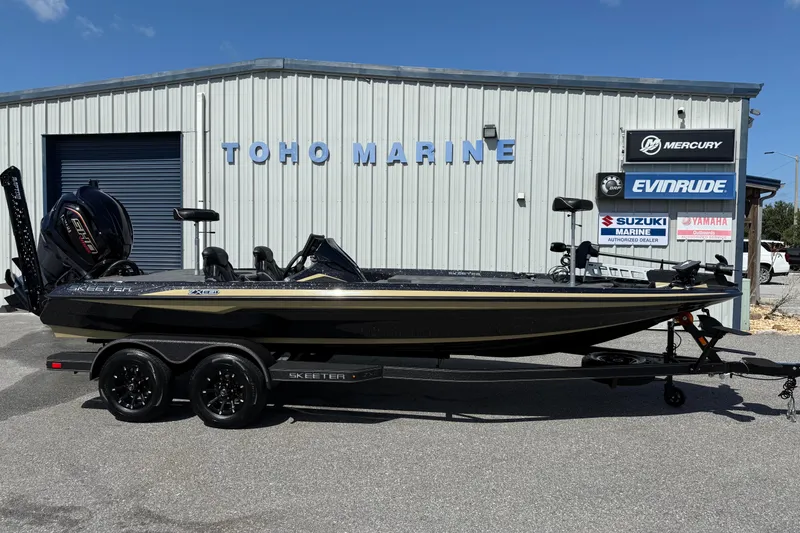 The Image of 2026 Skeeter ZXE21 boat at Toho Marine dealership, featuring sleek design and dual engines. - 1