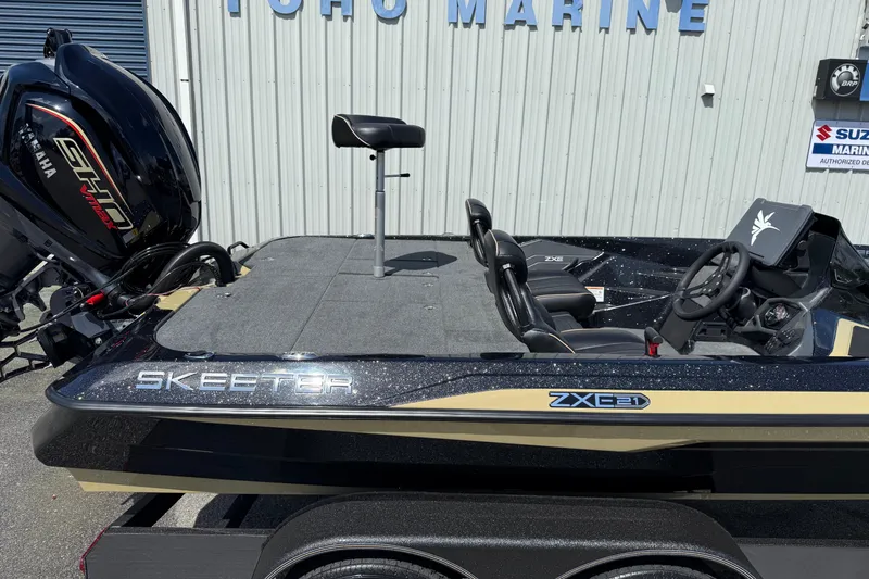 Slide: The Image of 2026 Skeeter ZXE21 boat with Yamaha engine at Toho Marine dealership. - 3