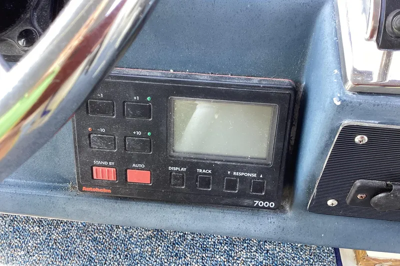 Slide: The Image of Control panel of a 1989 Sea Ray 380 Aft Cabin boat with Autohelm 7000 system. - 9