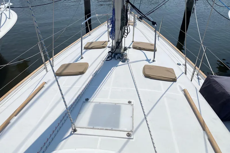 Slide: The Image of Deck of 1997 Beneteau Oceanis 461 sailboat with cushions and rigging. - 10