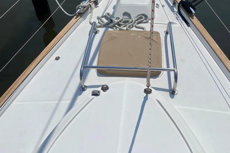 Slide: The Image of Deck of 1997 Beneteau Oceanis 461 sailboat with ropes and railing. - 12