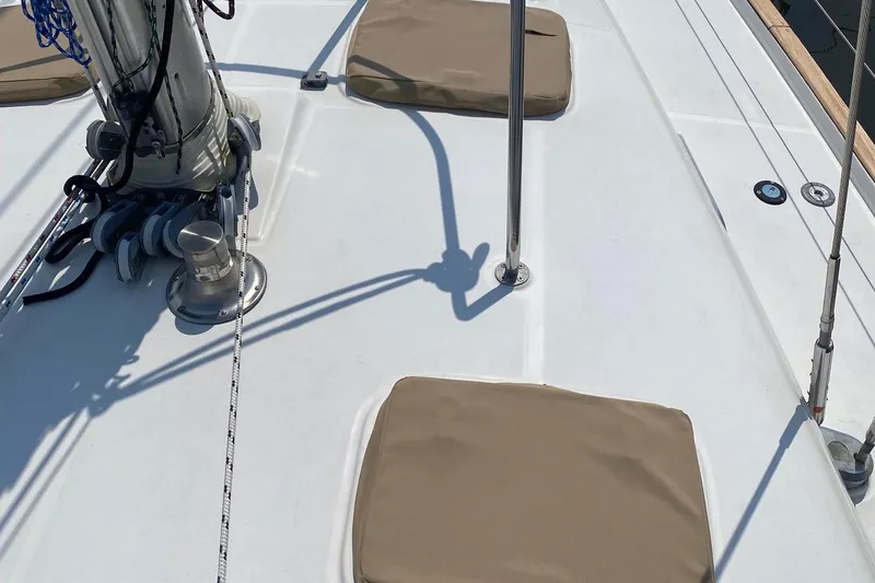 Slide: The Image of Deck of 1997 Beneteau Oceanis 461 sailboat with winch and rigging. - 63