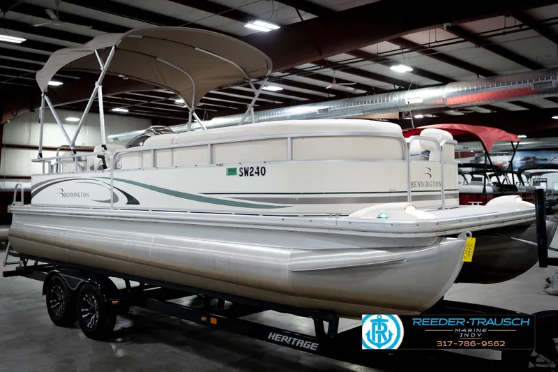Slide: The Image of 2006 Bennington 2250RL pontoon boat in indoor showroom, side view. - 5