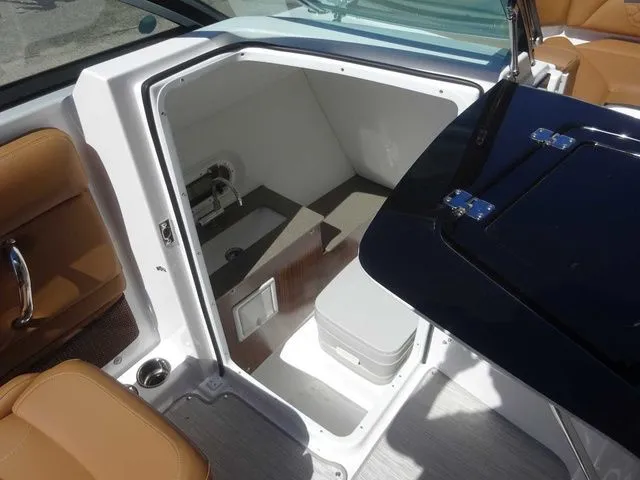 Slide: The Image of Four Winns HD5 2026 - 18