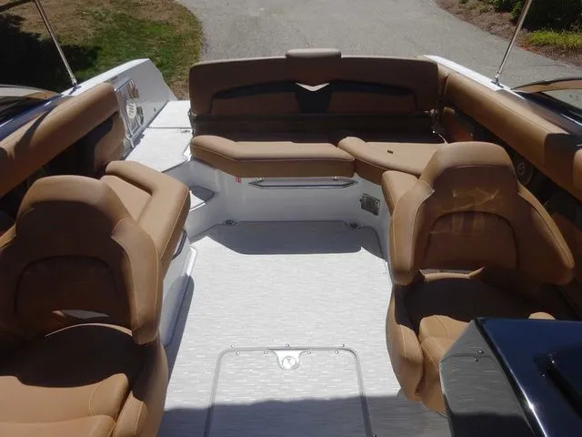 Slide: The Image of Four Winns HD5 2026 - 20