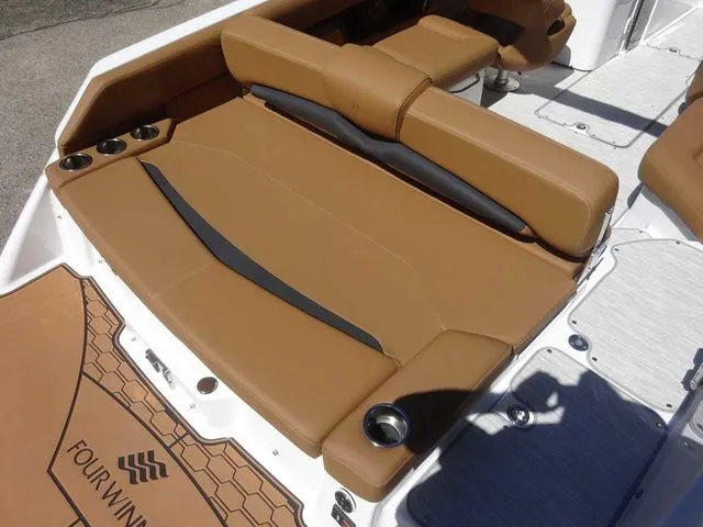 Slide: The Image of Four Winns HD5 2026 - 21