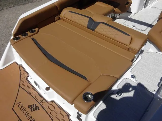 Slide: The Image of Four Winns HD5 2026 - 22