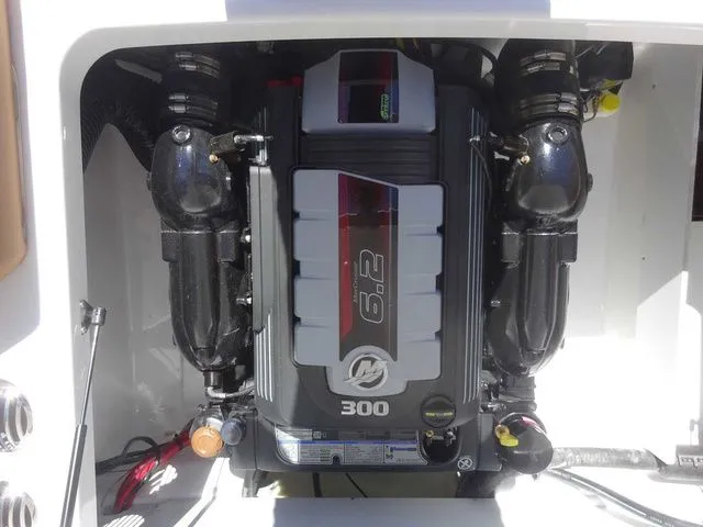 Slide: The Image of Four Winns HD5 2026 - 23