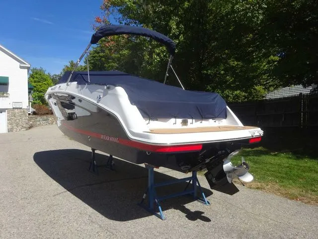 Slide: The Image of Four Winns HD5 2026 - 4