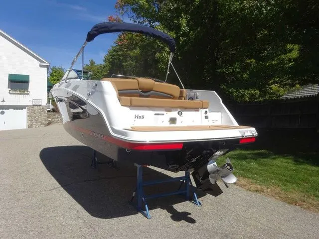 Slide: The Image of Four Winns HD5 2026 - 6