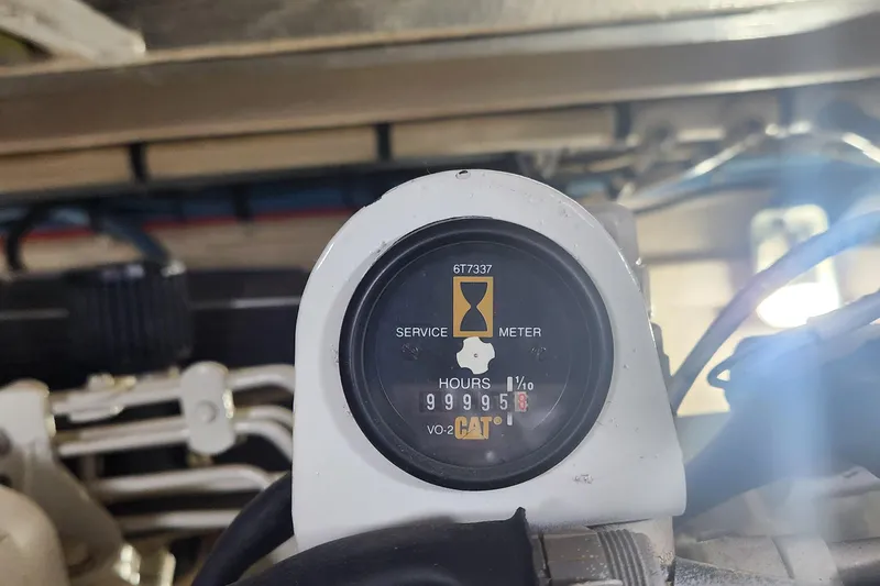 Slide: The Image of Service meter on 1998 Sea Ray 630 Super Sun Sport showing 9999.5 hours. - 27