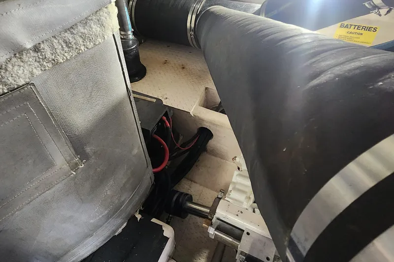 Slide: The Image of Engine compartment of a 1998 Sea Ray 630 Super Sun Sport yacht. - 42