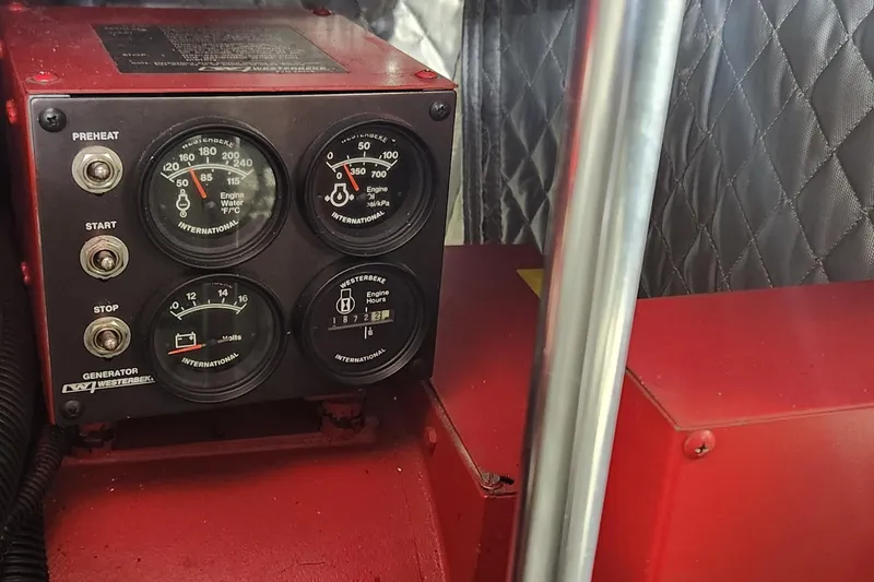 Slide: The Image of Control panel of a 1998 Sea Ray 630 Super Sun Sport boat engine. - 48