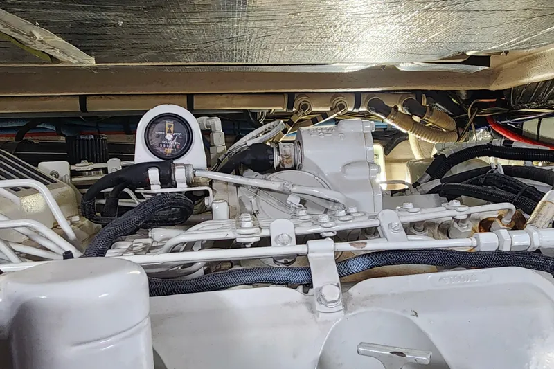 Slide: The Image of Engine compartment of a 1998 Sea Ray 630 Super Sun Sport boat. - 50