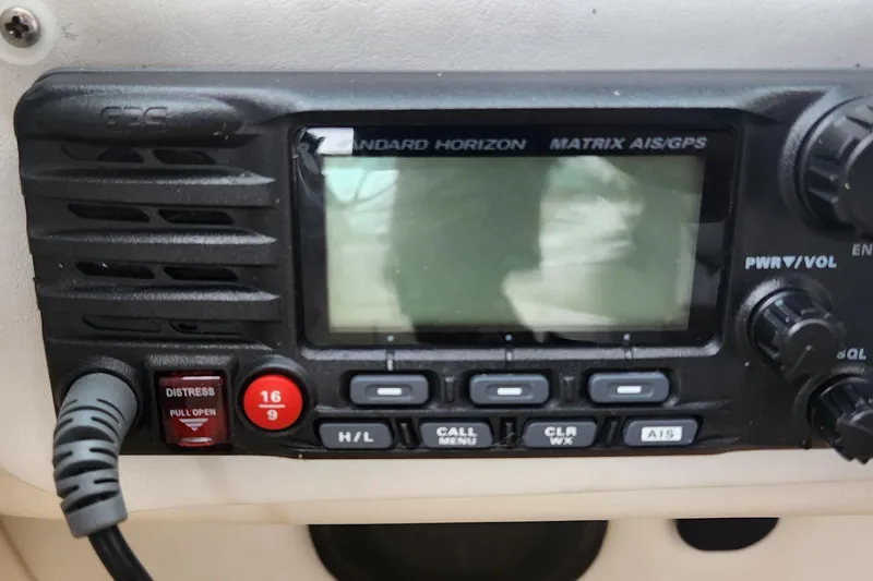 Slide: The Image of Standard Horizon Matrix AIS/GPS radio on 1998 Sea Ray 630 Super Sun Sport boat. - 52