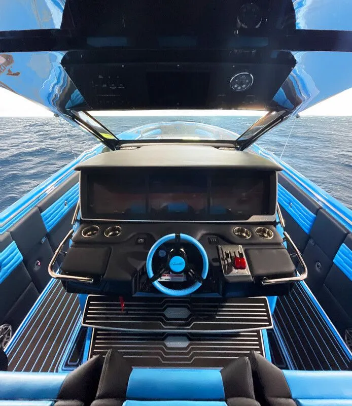 Slide: The Image of Cigarette Nighthawk 41' SD Edition 2025 - 10