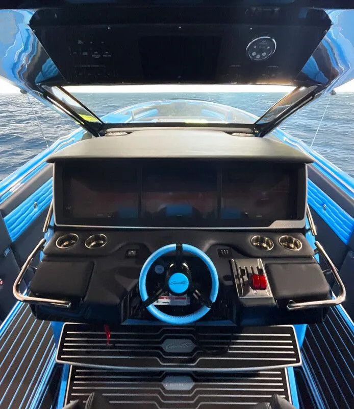 Slide: The Image of Cigarette Nighthawk 41' SD Edition 2025 - 9