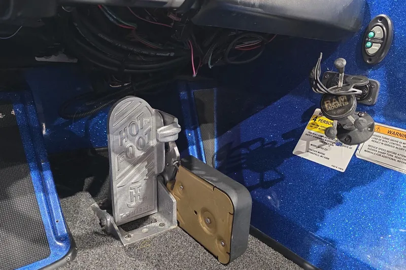 Slide: The Image of 2016 Nitro Z21 boat interior with Hot Foot throttle and RAM mount. - 36