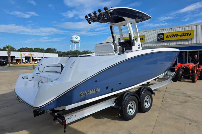 Slide: The Image of 2025 Yamaha Boats 252 FSH Sport on trailer, displayed outdoors at dealership. - 4