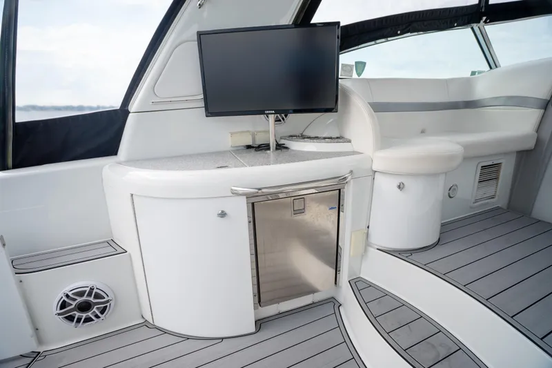 Slide: The Image of 2008 Formula 40 Performance Cruiser interior with TV, seating, and sleek design. - 18