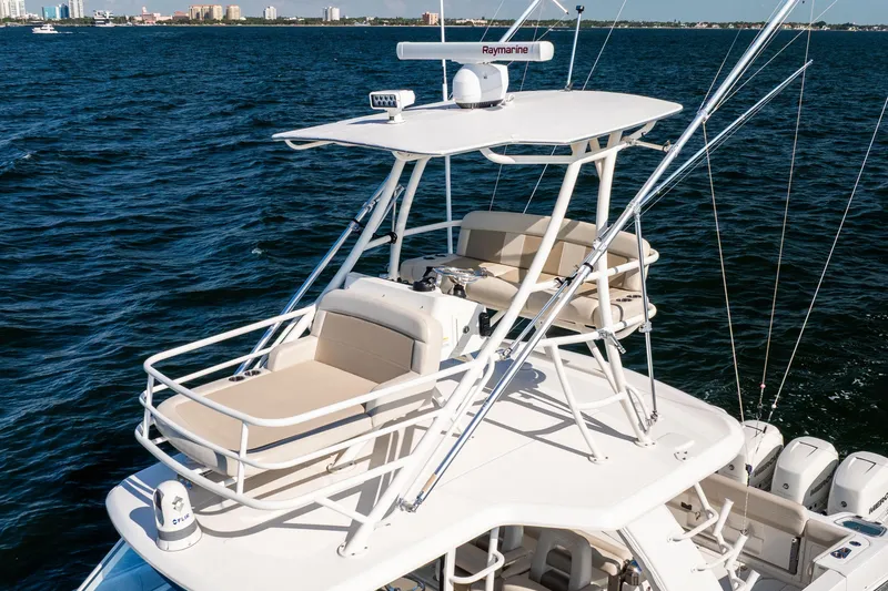 Slide: The Image of Boston Whaler 420 Outrage 2021 boat with elevated seating, cruising on open water. - 4