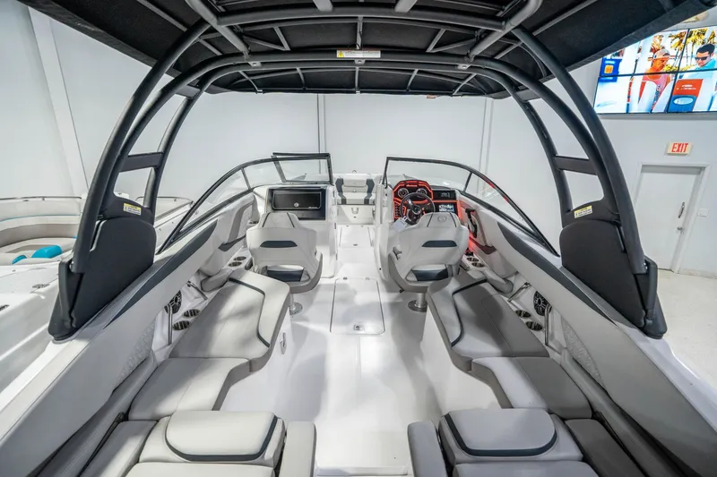 Slide: The Image of Hurricane SunDeck 2600 OB 2026 - 9