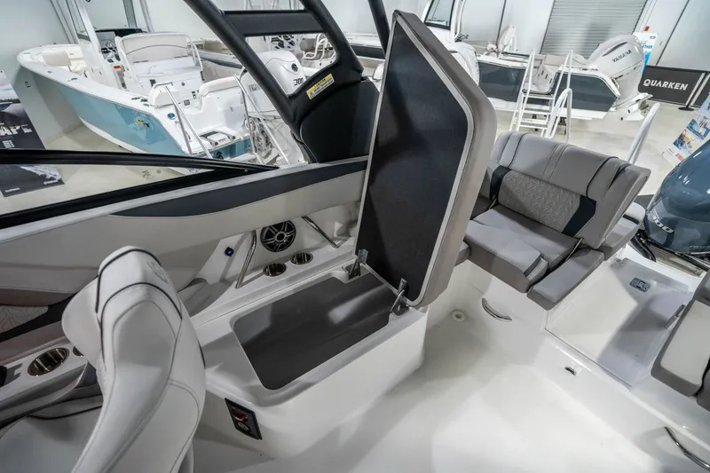 Slide: The Image of Hurricane SunDeck 2600 OB 2026 - 15