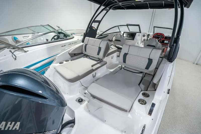 Slide: The Image of Hurricane SunDeck 2600 OB 2026 - 6