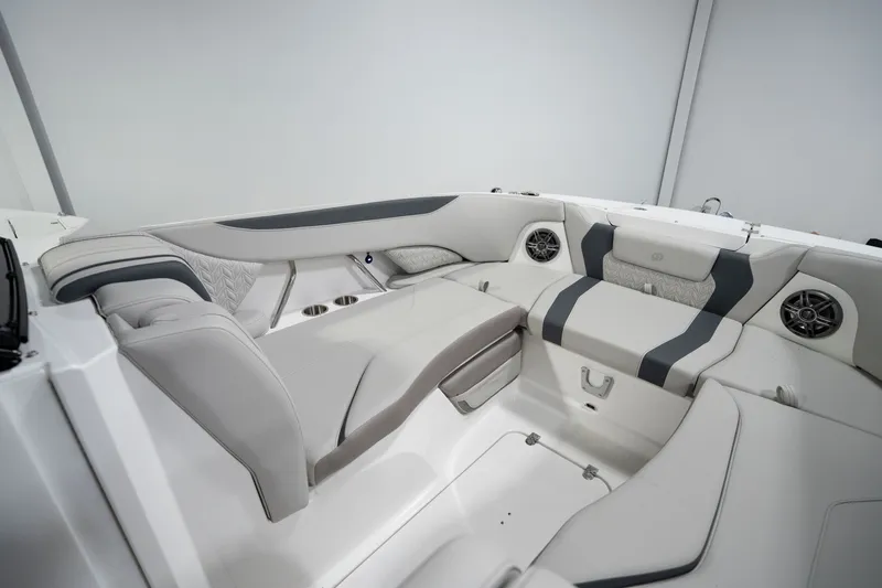 Slide: The Image of Hurricane SunDeck 2600 OB 2026 - 23