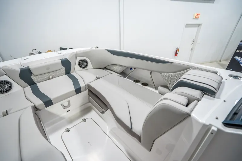 Slide: The Image of Hurricane SunDeck 2600 OB 2026 - 24