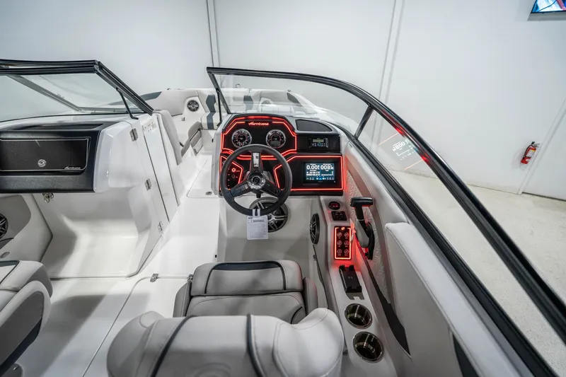 Slide: The Image of Hurricane SunDeck 2600 OB 2026 - 16