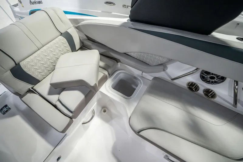 Slide: The Image of Hurricane SunDeck 2600 OB 2026 - 12