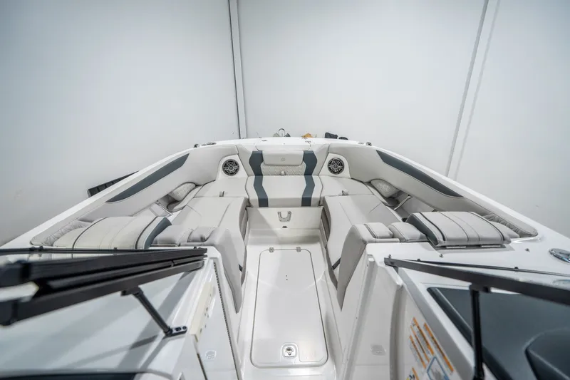 Slide: The Image of Hurricane SunDeck 2600 OB 2026 - 22