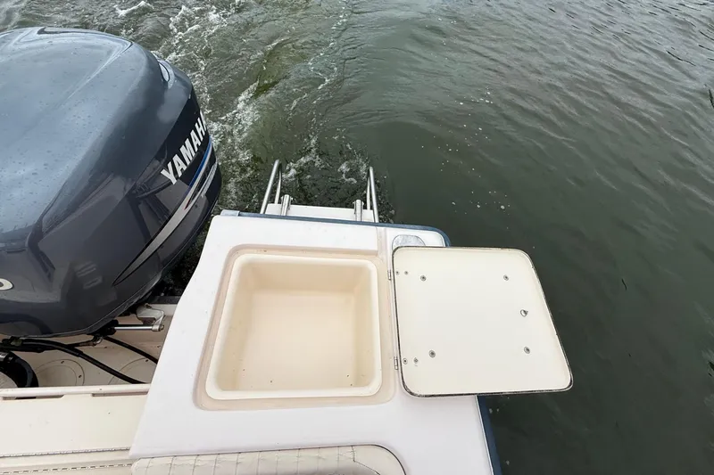 Slide: The Image of 2008 Grady-White Fisherman 222 boat with Yamaha engine on water. - 6