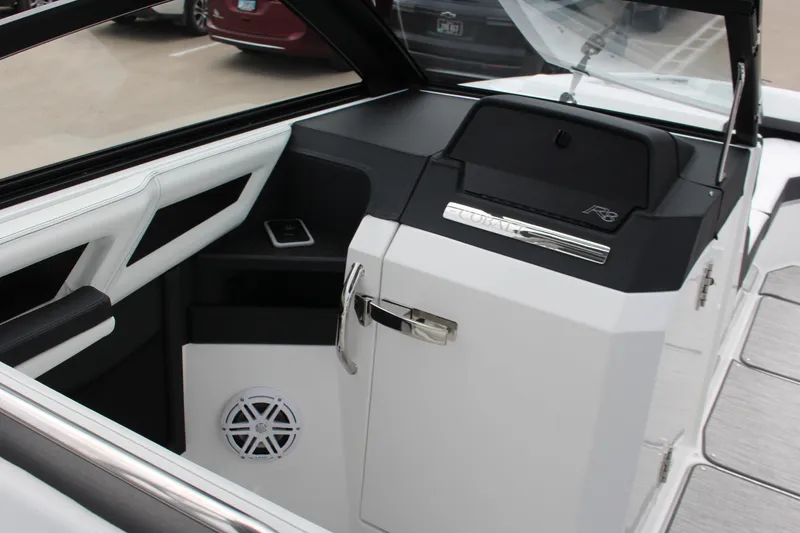 Slide: The Image of 2025 Cobalt R8 boat interior with sleek design and modern features. - 18