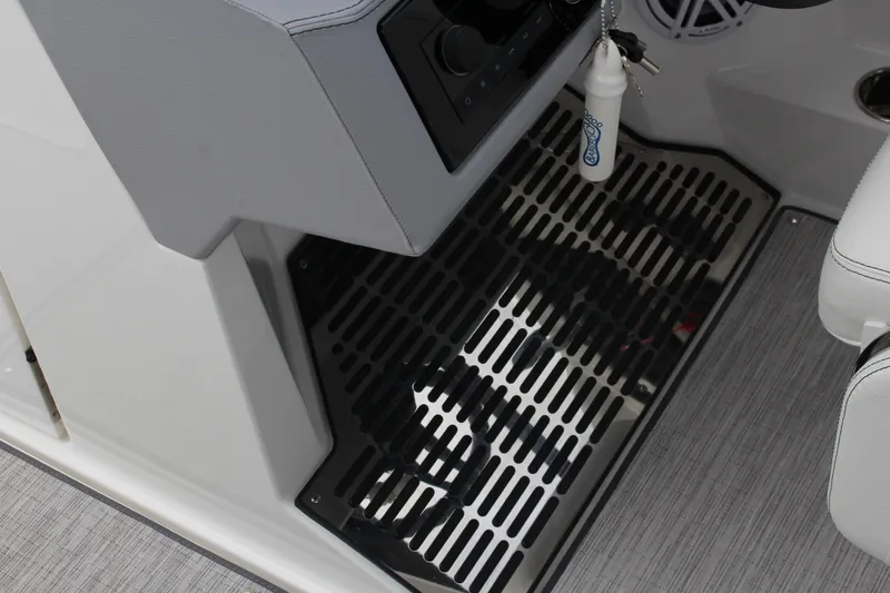 Slide: The Image of Interior of 2025 Cobalt R8 boat with sleek design and modern controls. - 25