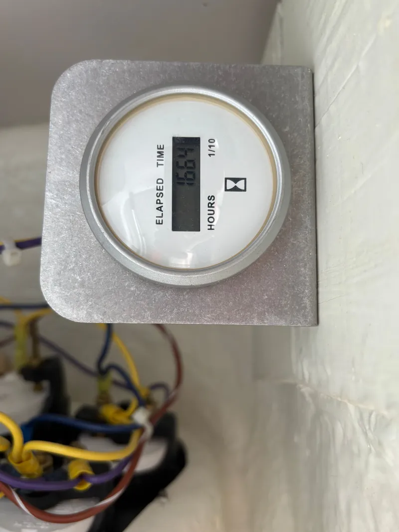 Slide: The Image of Hour meter on Glastron 205 MXSF boat, displaying 1864 hours. - 4