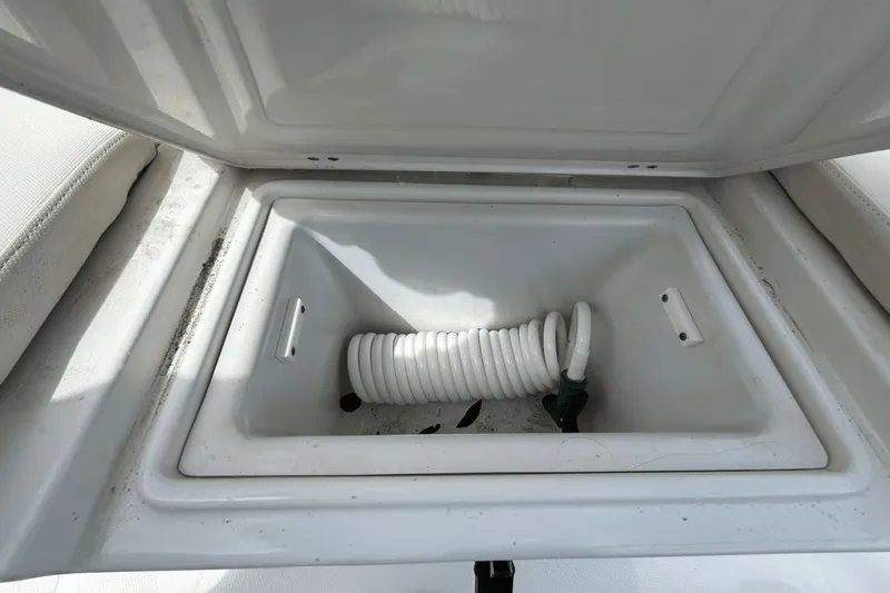 Slide: The Image of Sea Hunt Ultra 255 SE 2020 - 21