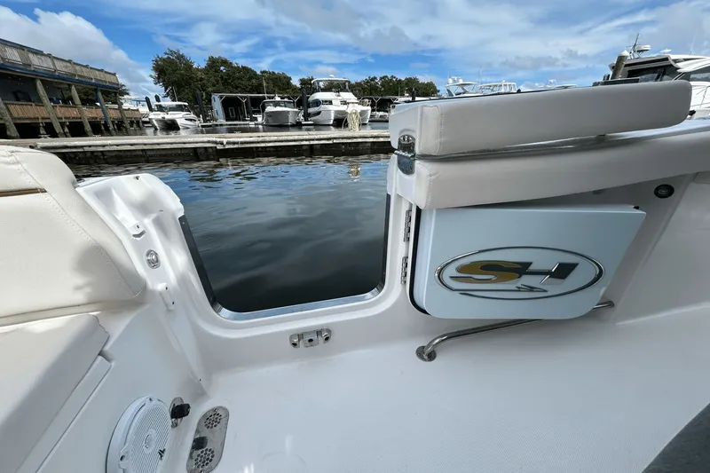 Slide: The Image of Sea Hunt Ultra 255 SE 2020 - 27