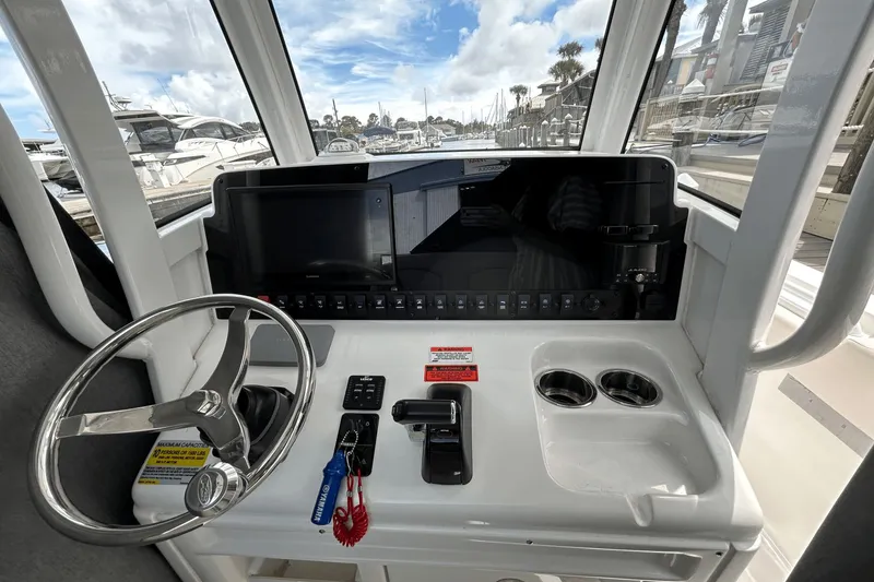 Slide: The Image of Sea Hunt Ultra 255 SE 2020 - 6