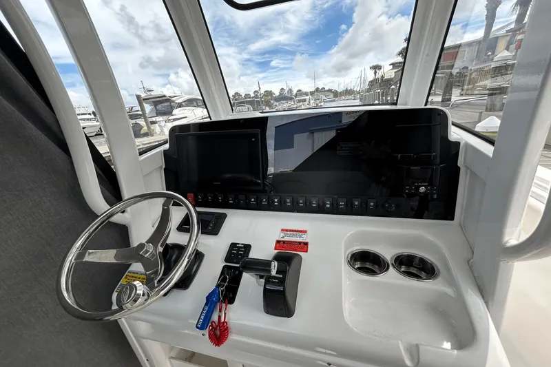 Slide: The Image of Sea Hunt Ultra 255 SE 2020 - 9