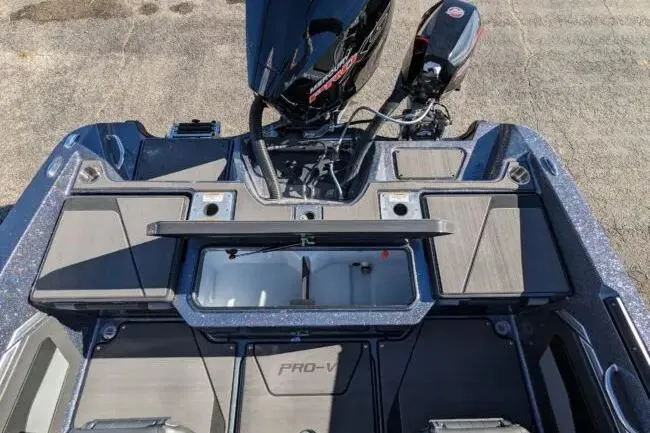 Slide: The Image of 2026 Lund 202 Pro V GL Fiberglass Series Lund Located at Waconda Boats - 6