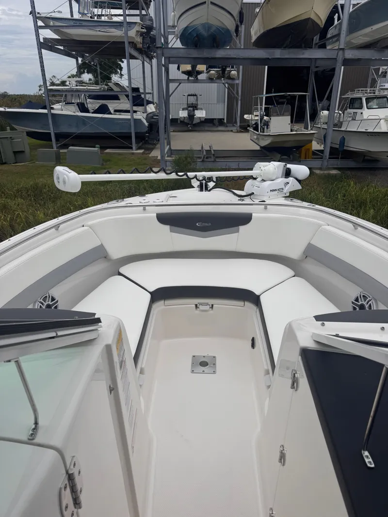 Slide: The Image of Robalo R247 Dual Console 2023 - 16