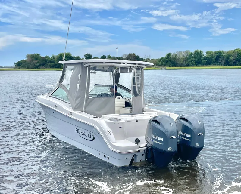 Slide: The Image of Robalo R247 Dual Console 2023 - 2