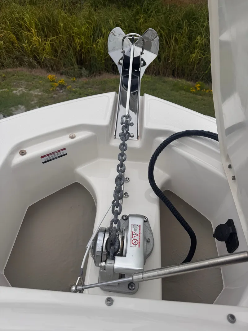 Slide: The Image of Robalo R247 Dual Console 2023 - 22